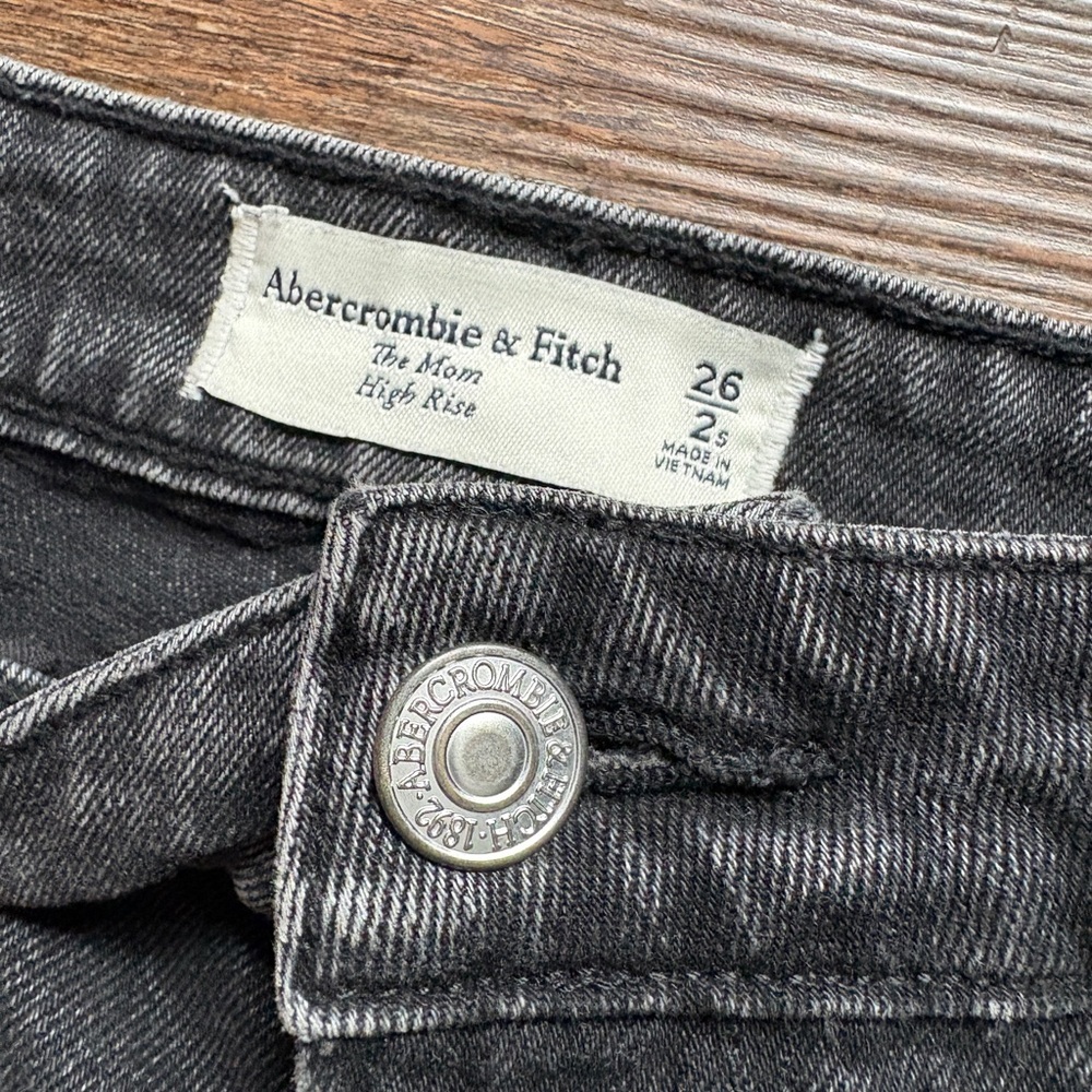 Abercrombie & Fitch jeans curve love the mom high rise black denim Sz 26 2s EUC - Picture 12 of 13